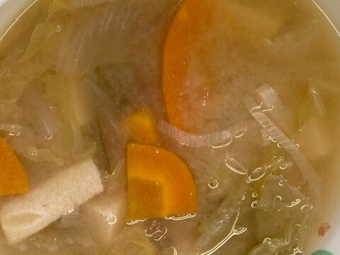 白菜と人参とねぎと凍み豆腐の味噌汁